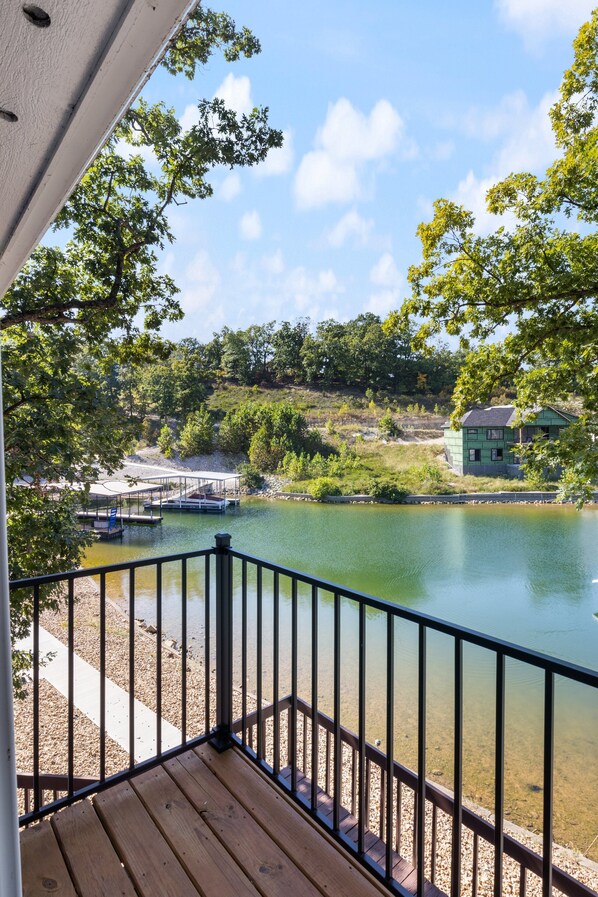 Bloc d'apartaments, diversos llits, pati (Castaway Cove Unit 5) | Vista des de l'habitació