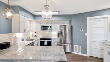 Condo, Multiple Beds, Patio (Castaway Cove Unit 5) | Private kitchen