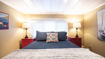 3 bedrooms, individually decorated, individually furnished, bed sheets