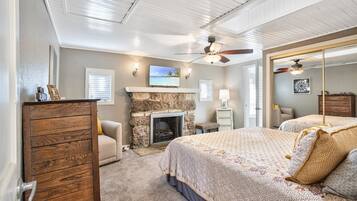 House, Multiple Beds, Jetted Tub (Stone Villa Cove) | 3 bedrooms, individually decorated, individually furnished, bed sheets