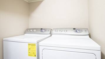 Rumah, Beberapa Tempat Tidur, jet tub (Stone Villa Cove) | Laundry