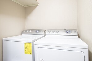 Rumah, Beberapa Tempat Tidur, jet tub (Stone Villa Cove) | Laundry