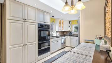 House, Berbilang Katil, Jetted Tub (Stone Villa Cove) | Dapur peribadi