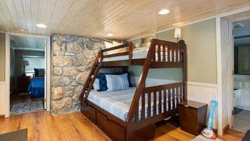 獨棟房屋, 多張床, 按摩浴缸 (Stone Villa Cove) | 3 間臥室、獨特裝潢、布置獨特、床單