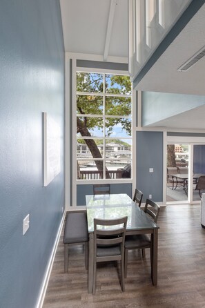 Appart'hôtel, plusieurs lits, patio (Castaway Cove Unit 2)