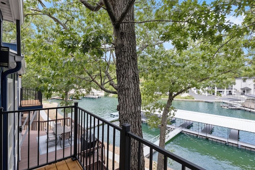 Our Cove Retreat - Perfect for Wave-free Swimming, Tanning & Prime Location Fun!