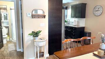 House, Multiple Beds, Patio (Melo Escape) | 2 bedrooms, individually decorated, individually furnished, bed sheets