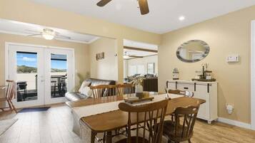 Huis, meerdere bedden, patio (Melo Escape) | 2 slaapkamers, individueel gedecoreerd, individueel gemeubileerd