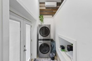 Rumah, Beberapa Tempat Tidur, patio (Melo Escape) | Laundry