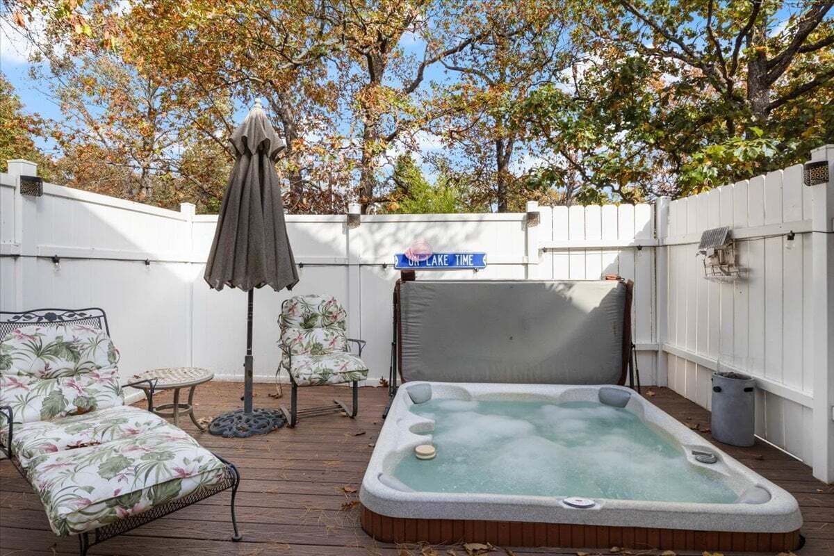 House, Multiple Beds, Hot Tub (Red Barn Manor Suites) | Outdoor spa tub