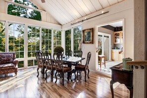 House, Multiple Beds, Hot Tub (Red Barn Manor Suites) | View from room