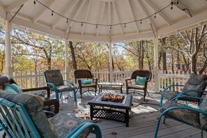Terrace/patio - Six Suites With Hot Tubs, Private Jacuzzi Baths, Wooded Garden and Lake Access With Boat Slip (Osage Beach)