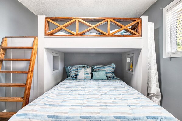 Hus - flera sängar - uteplats (Lakation At Waters Edge) | 3 sovrum, individuell inredning, unika möbler och sängkläder