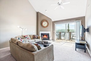 Lejlighed - flere senge - terrasse (Happy Hollow) | Opholdsområde