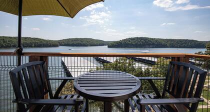 Amazing Lake Views With Pool, Loft, & Balcony
