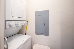 Appartement, meerdere bedden, patio (Happy Hollow) | Interieur