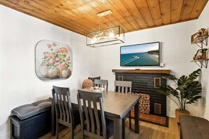 Rumah, Beberapa Tempat Tidur, patio (The Blue Bird) | 3 kamar tidur dan didekorasi berbeda-beda