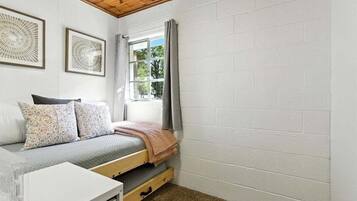 House, Multiple Beds, Patio (The Blue Bird) | 3 bedrooms, individually decorated, individually furnished, bed sheets