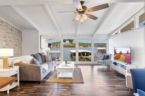 House, Multiple Beds, Patio (Ozark Family Fun) | Living area
