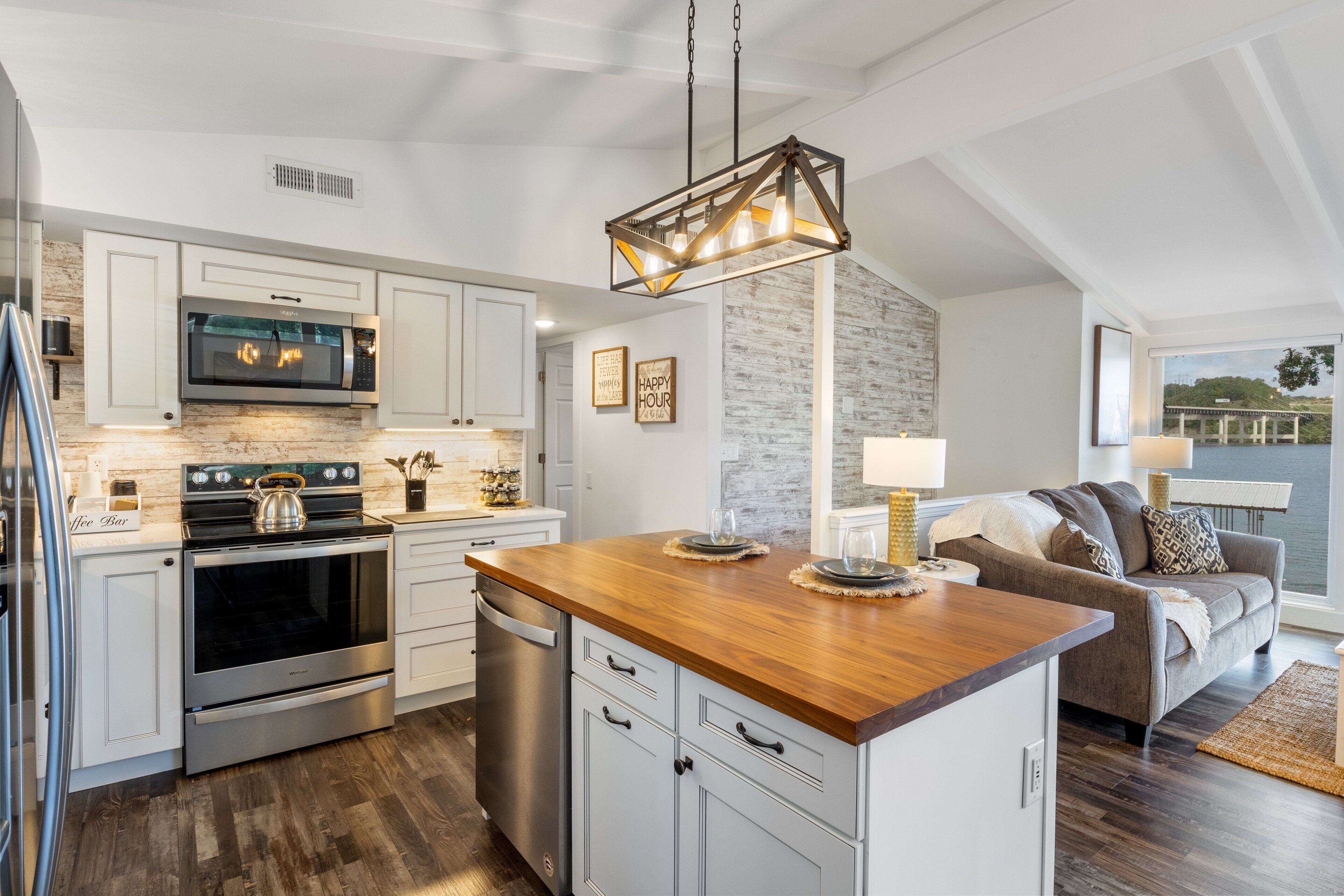 House, Multiple Beds, Patio (Ozark Family Fun) | Private kitchen