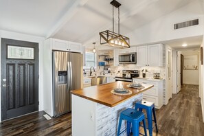 Casa, várias camas, varanda (Ozark Family Fun) | Cozinha privada