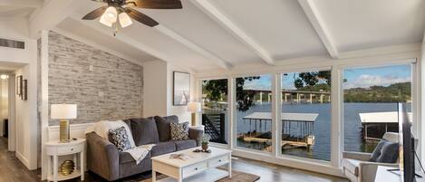 独立别墅, 多张床, 露台 (Ozark Family Fun) | 起居区