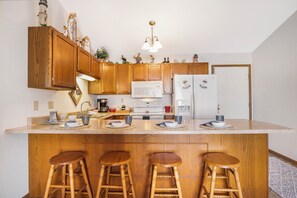 Apartment, 2 Queen-Betten, Poolzugang (Pelican Point) | Eigene Küche