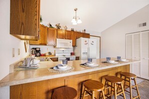 Condo, 2 Queen Beds, Pool Access (Pelican Point) | Private kitchen