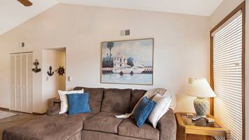 Condo, 2 giường cỡ queen, có thể sử dụng hồ bơi (Pelican Point) | Khu phòng khách