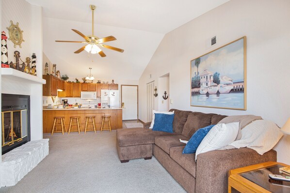 Apartment, 2 Queen-Betten, Poolzugang (Pelican Point) | Wohnbereich