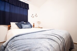 Lejlighed - 2 queensize-senge - adgang til pool (Pelican Point) | 2 soveværelser, individuelt design, individuel indretning, sengetøj