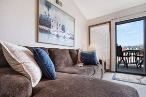 Condo, 2 Queen Beds, Pool Access (Pelican Point) | Living area