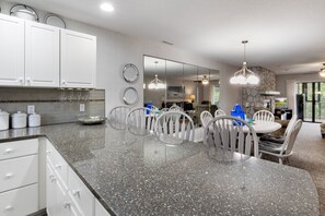 3 habitaciones, decoración personalizada y muebles diferentes 