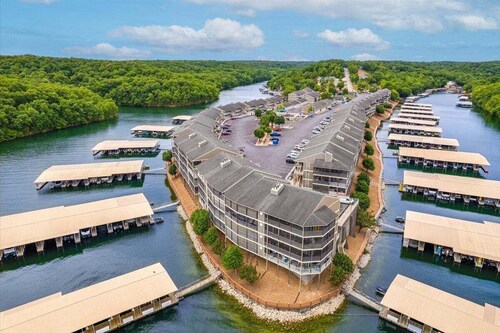 Lazydays Pet-friendly Condo w/ Pool & Slip at 3M