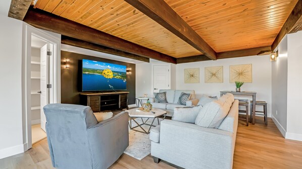 House, Multiple Beds, Patio (Backwater Bliss) | Living area