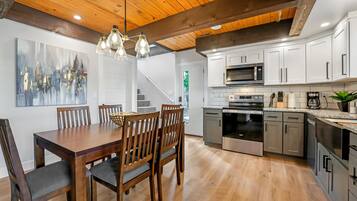 House, Multiple Beds, Patio (Backwater Bliss) | Private kitchen