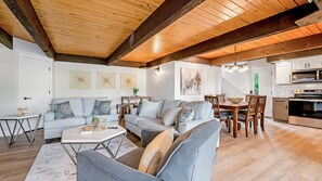 House, Multiple Beds, Patio (Backwater Bliss) | Living area
