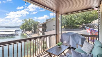 Condo, 1 giường cỡ queen và sofa giường, có thể sử dụng hồ bơi (Wren's Nest for Two) | Quang cảnh từ phòng