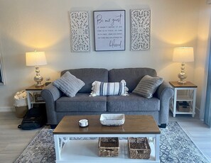 Appartement, 1 queensize bed met slaapbank, toegang tot zwembad (Wren's Nest for Two) | Woonruimte