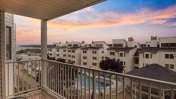 Condo, varias camas, patio (Golden Retreat) | Áreas de la propiedad