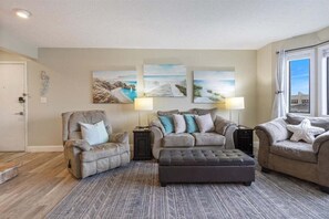 Condo, Multiple Beds, Patio (Golden Retreat) | Living area