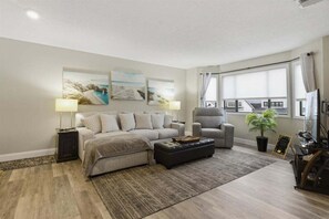 Leilighet, flere senger, terrasse (Golden Retreat) | Oppholdsområde