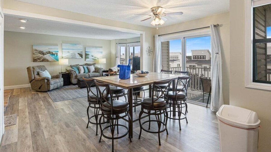 Lakefront Osage Beach Condo + Workspace w/ Pool Views