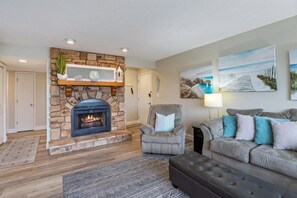 Apartment, Mehrere Betten, Terrasse (Golden Retreat) | Wohnbereich