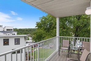 Condo, varias camas, patio (Golden Retreat) | Áreas de la propiedad