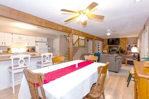 3 bedrooms, individually decorated, individually furnished, bed sheets