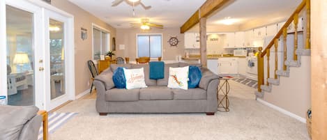 Casa, várias camas, varanda (Siesta Shores) | Área de estar