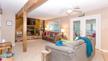 House, Multiple Beds, Patio (Siesta Shores) | Living area