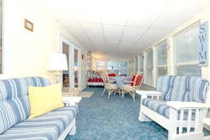 Ferienhaus, Mehrere Betten, Terrasse (Siesta Shores) | Wohnbereich