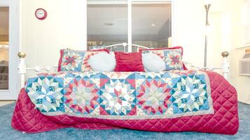 House, Multiple Beds, Patio (Siesta Shores) | 3 bedrooms, individually decorated, individually furnished, bed sheets